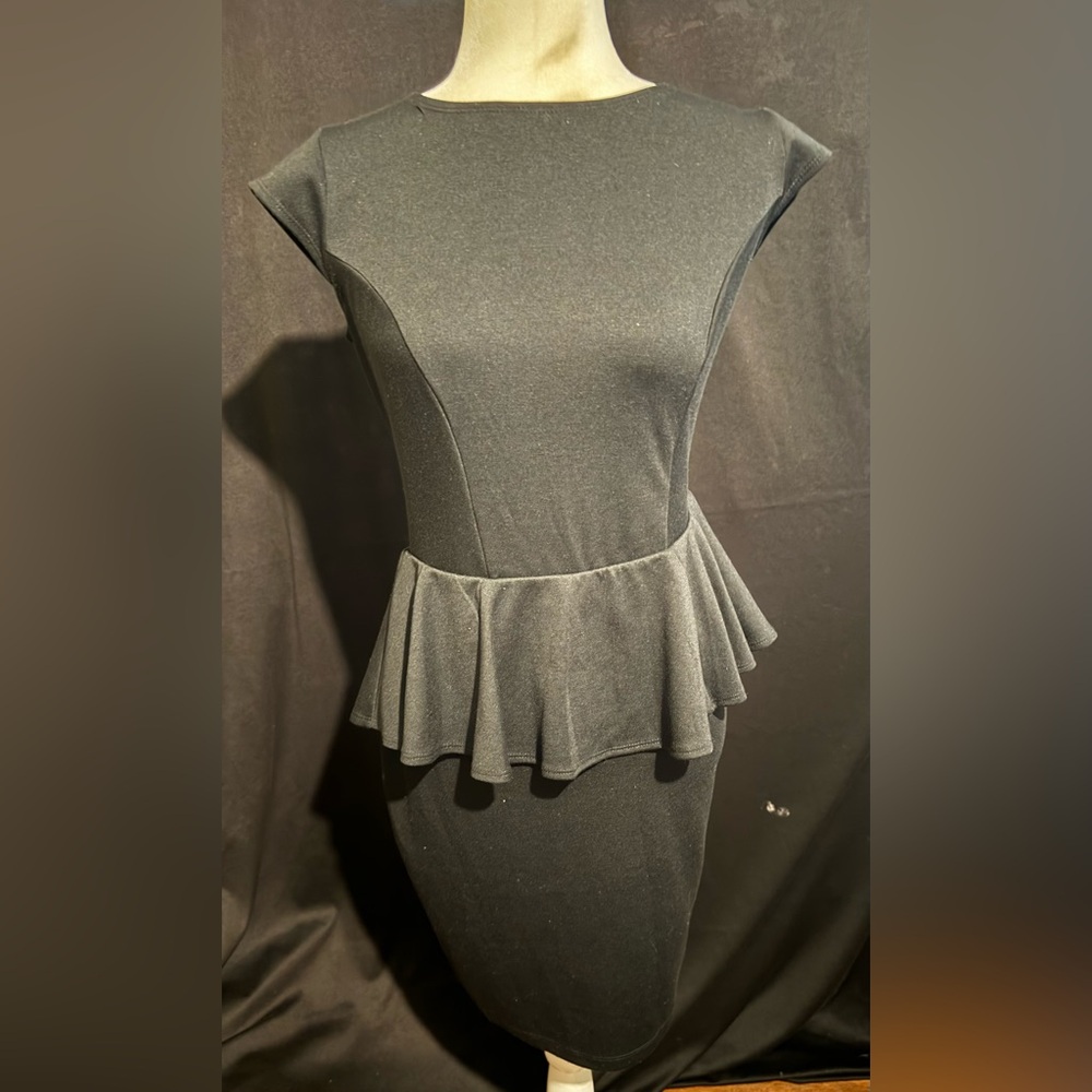 Mossimo Cap Sleeve Bodycon Dress w ruffle waistline
